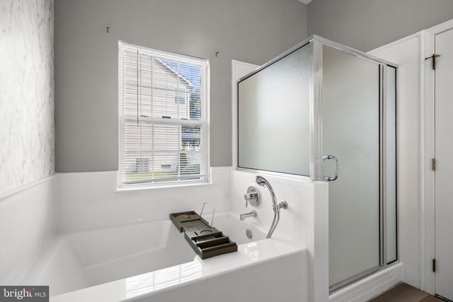 8 QUINCY MANOR LN, Burlington, NJ 08016