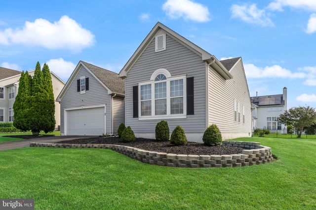 8 QUINCY MANOR LN, Burlington, NJ 08016