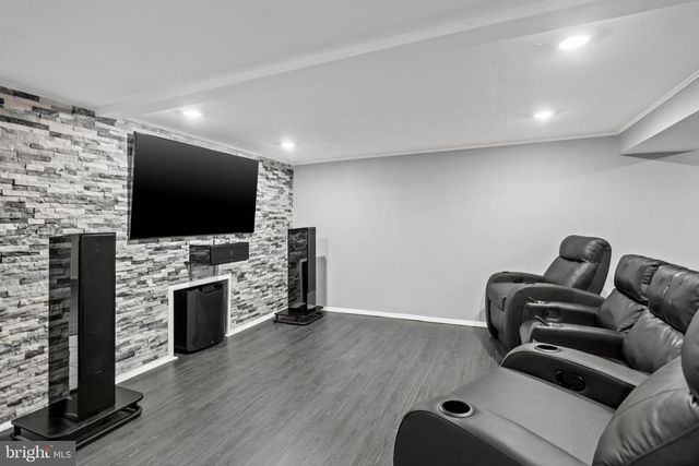 8 QUINCY MANOR LN, Burlington, NJ 08016