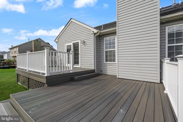8 QUINCY MANOR LN, Burlington, NJ 08016