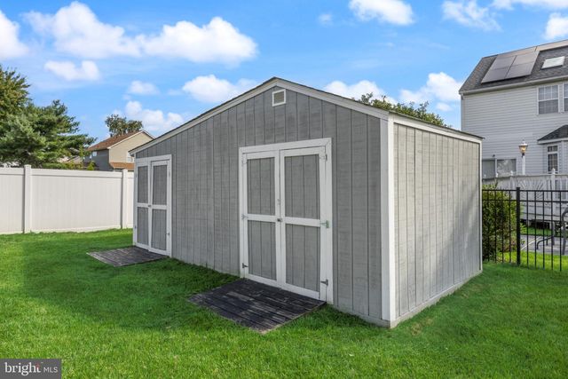 8 QUINCY MANOR LN, Burlington, NJ 08016