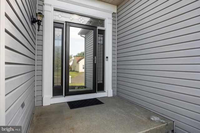 8 QUINCY MANOR LN, Burlington, NJ 08016