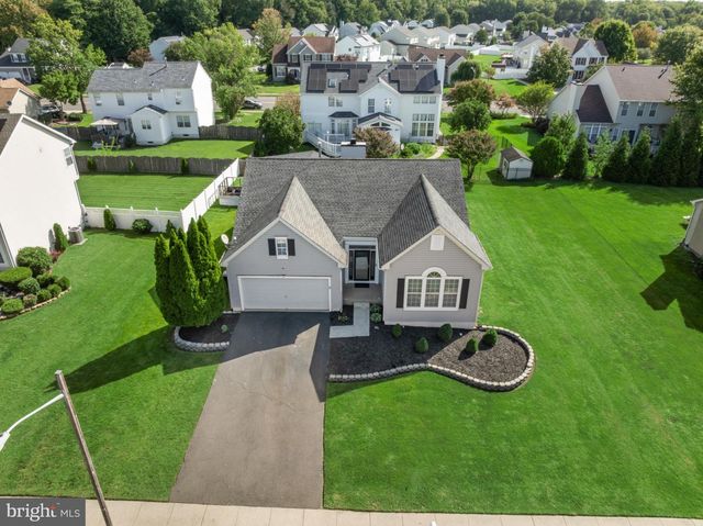 8 QUINCY MANOR LN, Burlington, NJ 08016