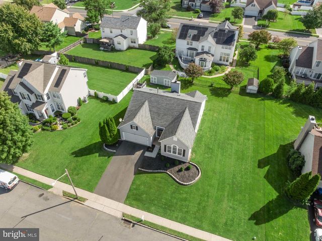 8 QUINCY MANOR LN, Burlington, NJ 08016