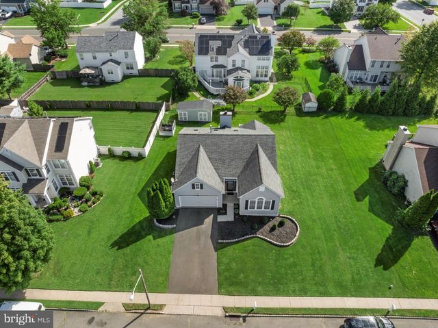 8 QUINCY MANOR LN, Burlington, NJ 08016