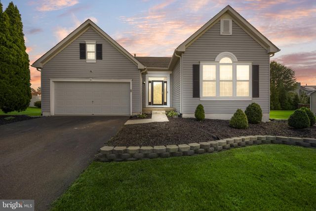 8 QUINCY MANOR LN, Burlington, NJ 08016