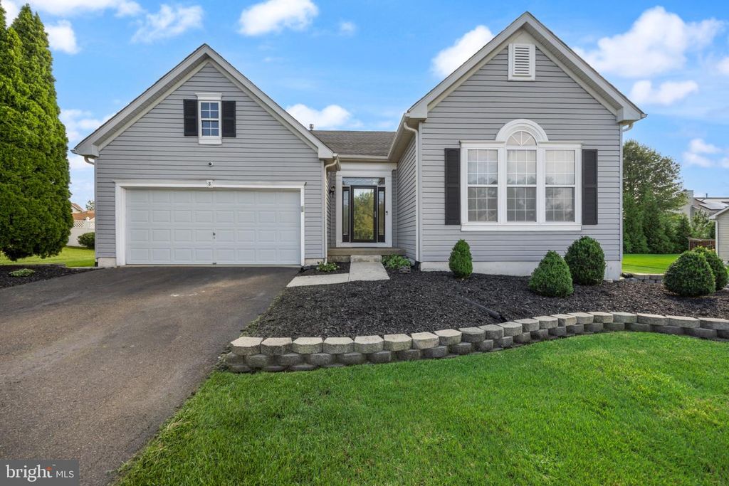 8 QUINCY MANOR LN, Burlington, NJ 08016