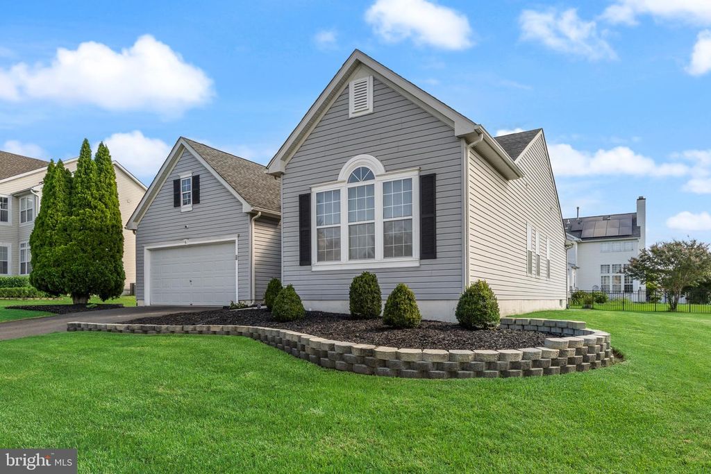 8 QUINCY MANOR LN, BURLINGTON, NJ 08016 — photo 2