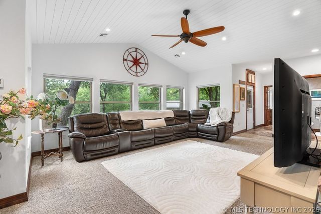 9094 Waters Edge, Kingston, OK 73439