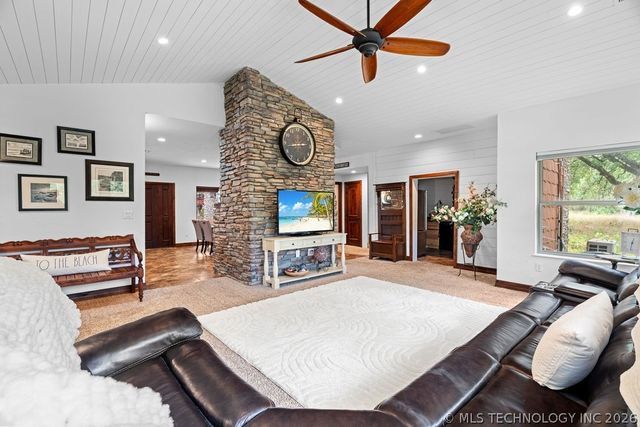 9094 Waters Edge, Kingston, OK 73439