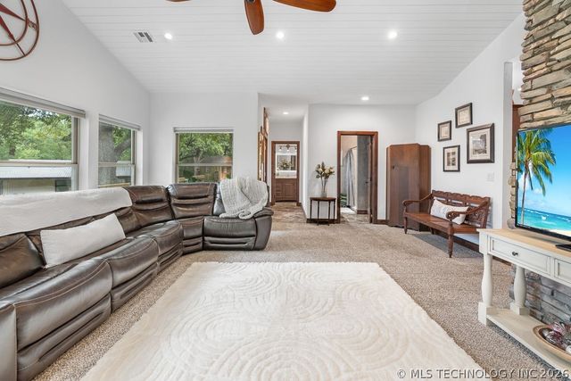 9094 Waters Edge, Kingston, OK 73439