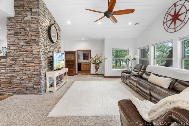 9094 Waters Edge, Kingston, OK 73439