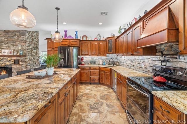 9094 Waters Edge, Kingston, OK 73439