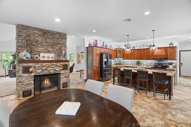 9094 Waters Edge, Kingston, OK 73439