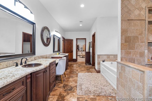 9094 Waters Edge, Kingston, OK 73439