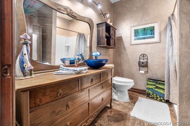 9094 Waters Edge, Kingston, OK 73439