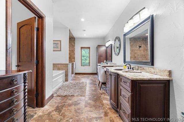 9094 Waters Edge, Kingston, OK 73439