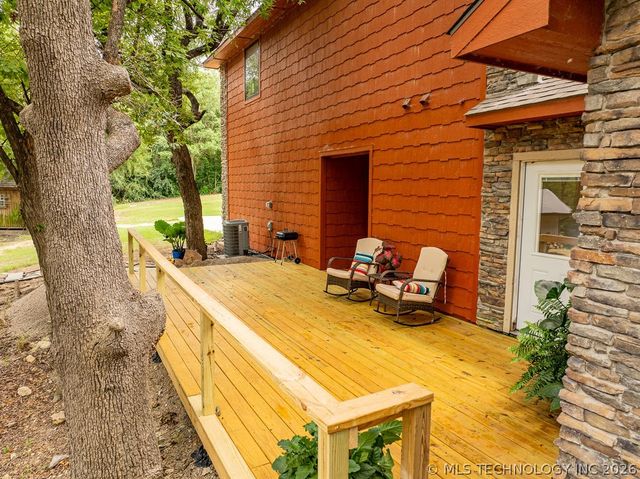 9094 Waters Edge, Kingston, OK 73439