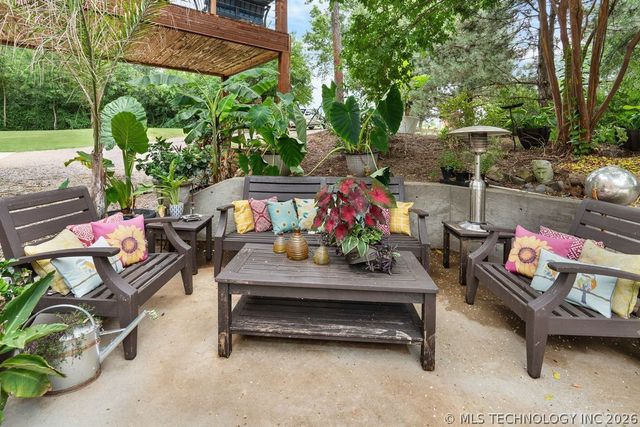 9094 Waters Edge, Kingston, OK 73439