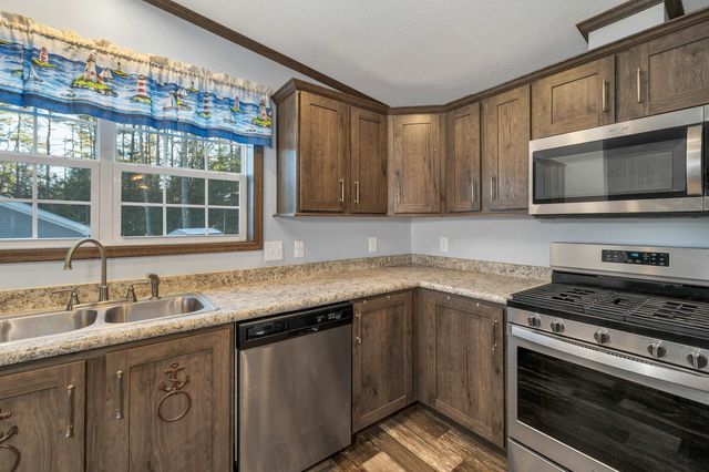 63 Mansfield Woods Way, New Hampton, NH 03256