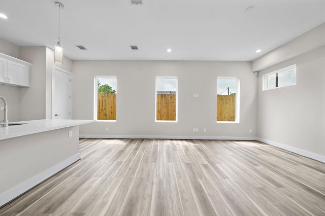 7510 Sandle Street, Houston, TX 77088
