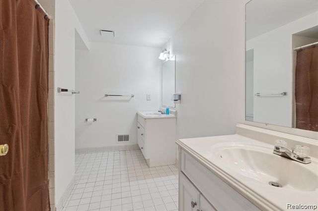 35728 Dunston Drive, Sterling Heights, MI 48310