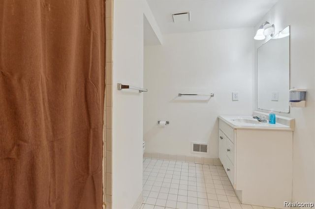 35728 Dunston Drive, Sterling Heights, MI 48310