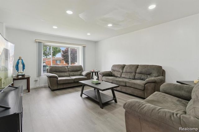 35728 Dunston Drive, Sterling Heights, MI 48310