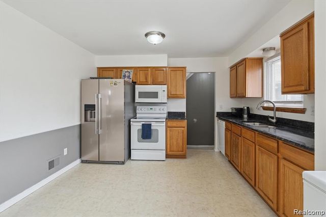 35728 Dunston Drive, Sterling Heights, MI 48310
