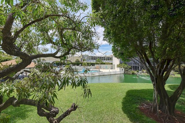 890 N Federal Highway 206, Lantana, FL 33462