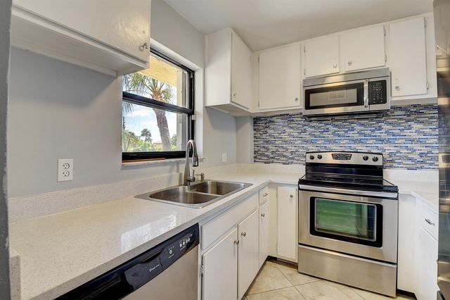 890 N Federal Highway 206, Lantana, FL 33462