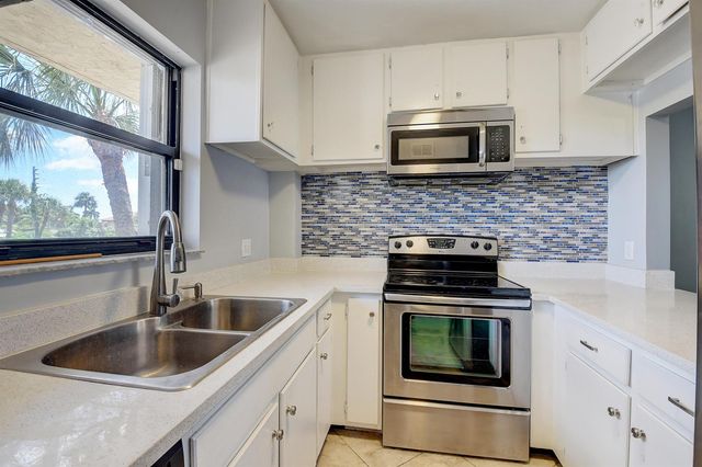 890 N Federal Highway 206, Lantana, FL 33462