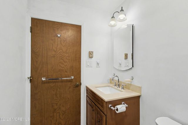 18B Yorkshire Court b, Manchester, NJ 08759