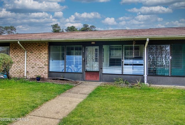 18B Yorkshire Court b, Manchester, NJ 08759