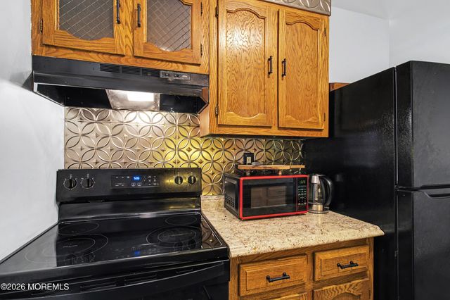 18B Yorkshire Court b, Manchester, NJ 08759