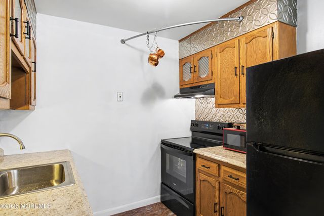 18B Yorkshire Court b, Manchester, NJ 08759