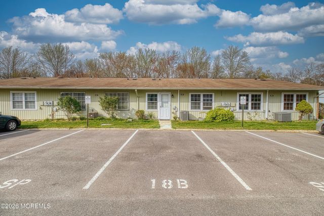 18B Yorkshire Court b, Manchester, NJ 08759
