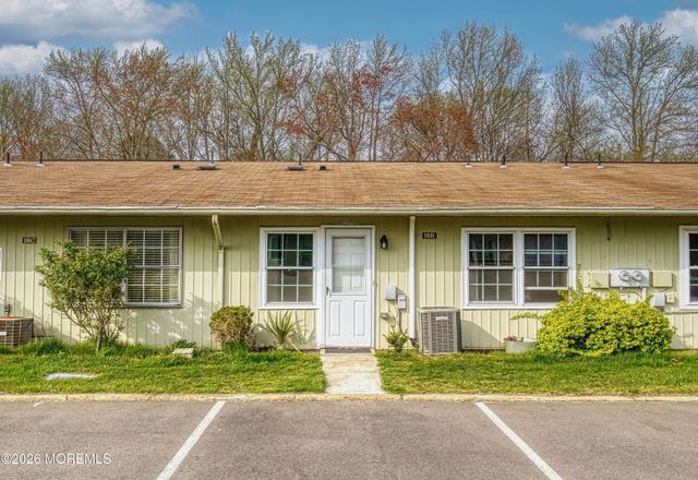 18B Yorkshire Court b, Manchester, NJ 08759