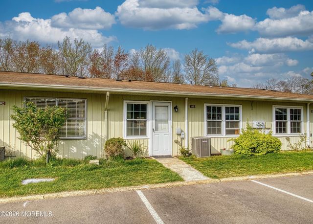 18B Yorkshire Court b, Manchester, NJ 08759