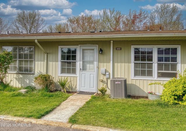 18B Yorkshire Court b, Manchester, NJ 08759