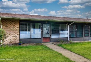 18B Yorkshire Court b, Manchester, NJ 08759