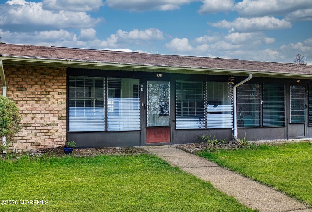18B Yorkshire Court b, Manchester, NJ 08759