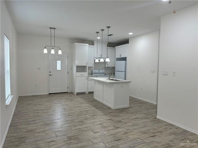 2114 E Valley Circle, La Feria, TX 78559