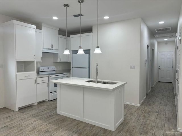 2114 E Valley Circle, La Feria, TX 78559