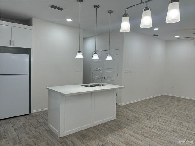 2114 E Valley Circle, La Feria, TX 78559