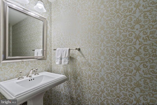 7 DEEP RUN RD, Lutherville Timonium, MD 21093