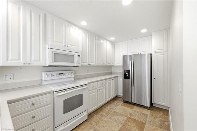 8108 Josefa WAY, Naples, FL 34114