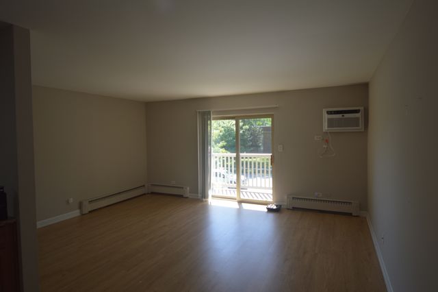 902 W Alleghany Drive 2A, Arlington Heights, IL 60004