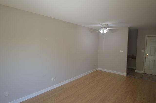902 W Alleghany Drive 2A, Arlington Heights, IL 60004