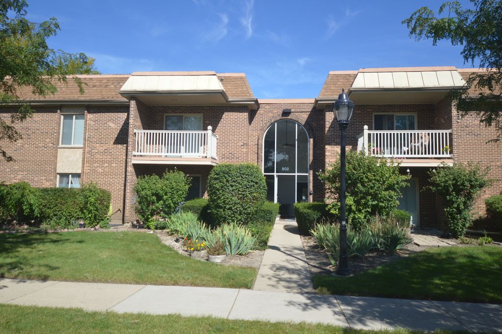 902 W Alleghany Drive 2A, Arlington Heights, IL 60004